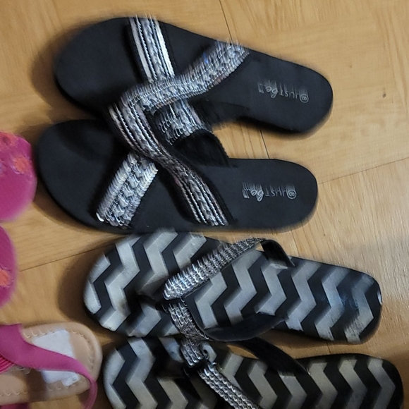 flip flops - Picture 3 of 3